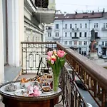 Esther House Museum Готель Одеса