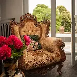 Esther House Museum Готель