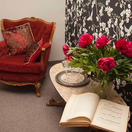 فندق Esther House Museum *