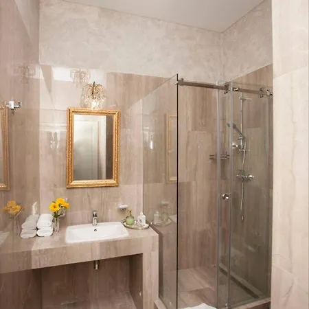 Esther House Museum Hotell *