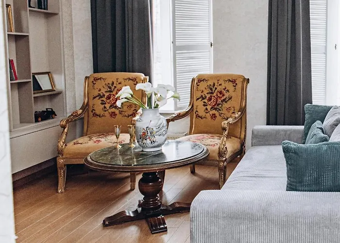 Esther House Museum Hotell *