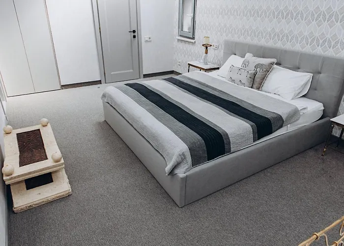 Отель Esther House Museum *