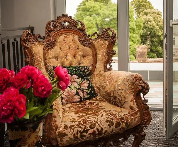 Esther House Museum Отель