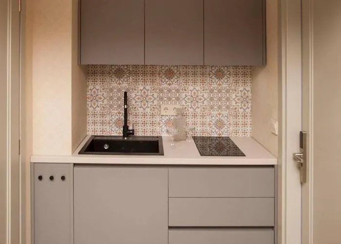 Esther House Museum Отель