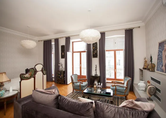 Hotel Esther House Museum *