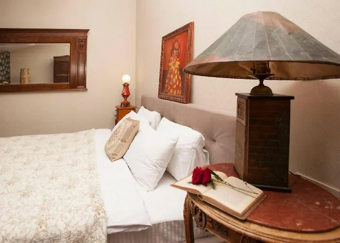 Hotel Esther House Museum *