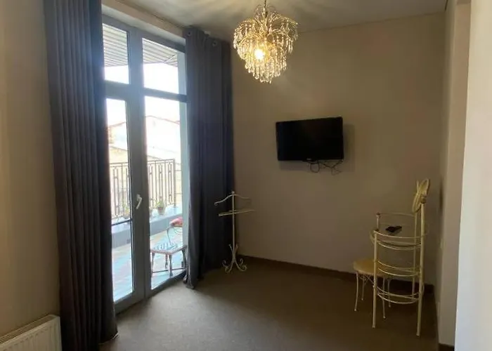 Esther House Museum Hotel *